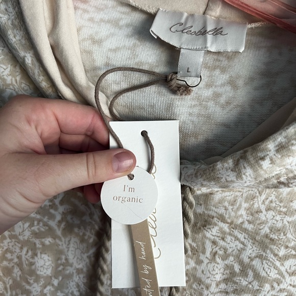 NWT Cleobella Organic Cotton Sweatshirt in Raja Block Print Beige - Picture 6 of 7